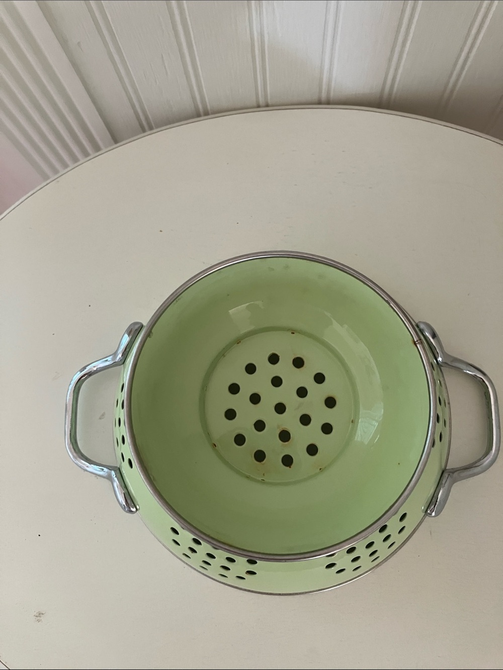 Enamelware Spring Green Colander With Handles & Stainless Steel Trim - Picture 4 of 9